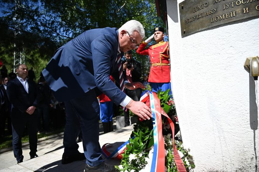 "NEVINIM ŽRTVAMA NATO BOMBARDOVANJA" Predsjednik Skupštine Crne Gore položio vijenac u spomen sjećanja na žrtve u Murinu