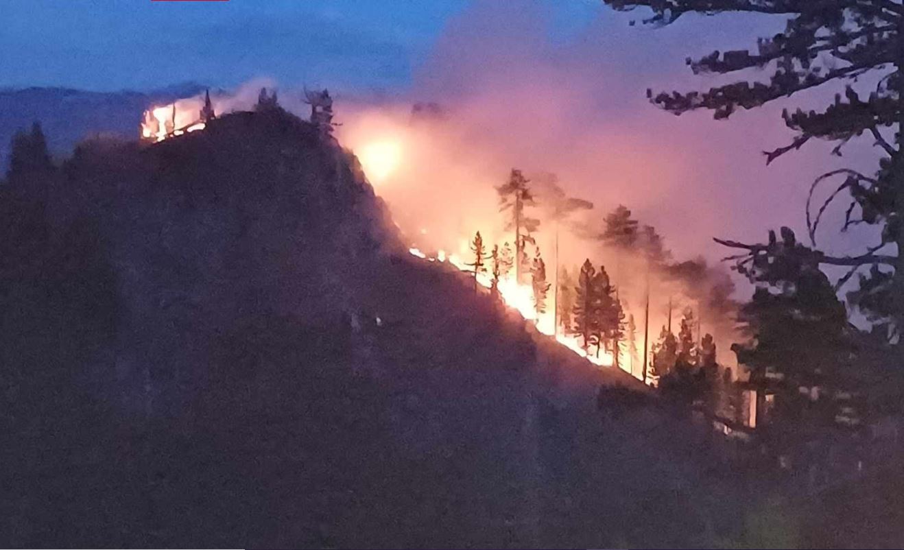POŽAR U NP DURMITOR PRETI DA PROGUTA OGROMNA PROSTRANSTVA! Vatra bukti već treći dan