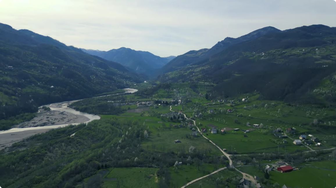 POTPUNA OBUSTAVA SAOBRAĆAJA NA PUTU MOJKOVAC - ĐURĐEVIĆA TARA: Izvođač radova tražio privremenu obustavu zbog rascjepa stijenske mase od 26. do 28 juna