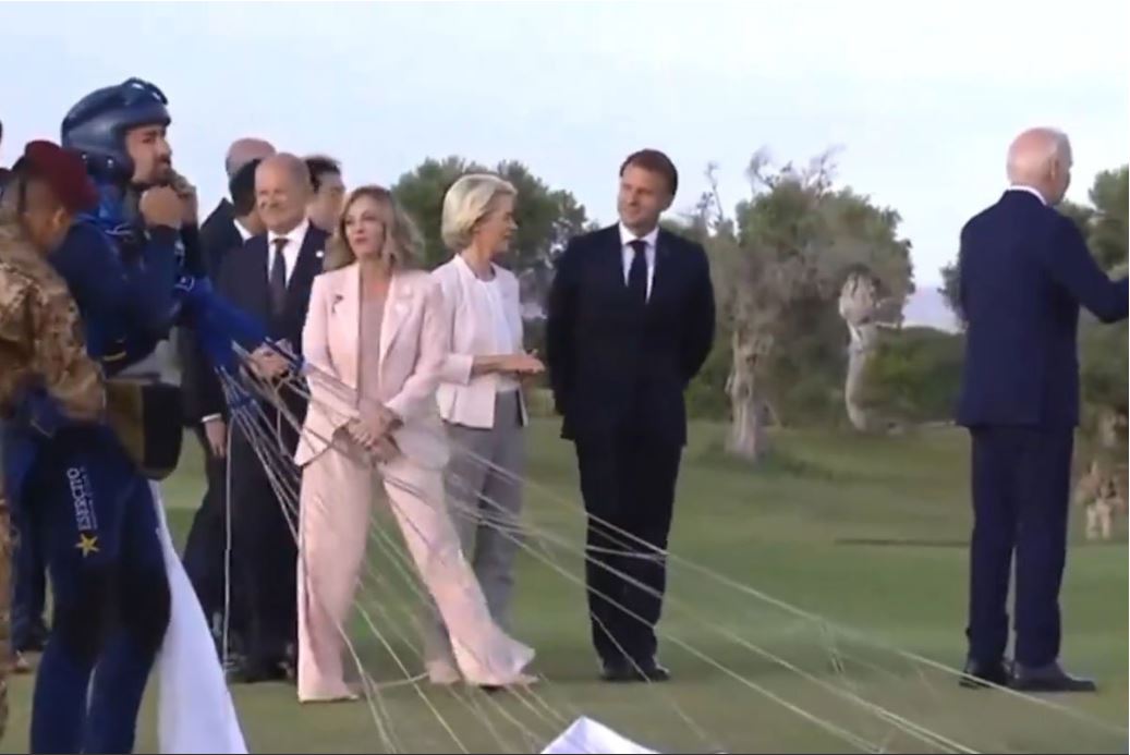NOVI GAF BAJDENA! Američki predsjednik "odlutao" od lidera G7 (VIDEO)