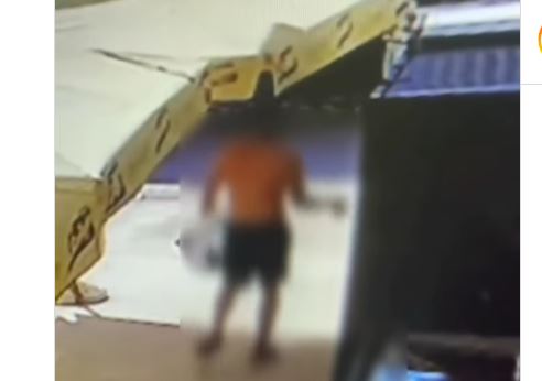 NESVAKIDAŠNJA KRAĐA U ČANJU: Korpu napunio, krenuo da bježi, a piće se isprosipalo po ulici (VIDEO)