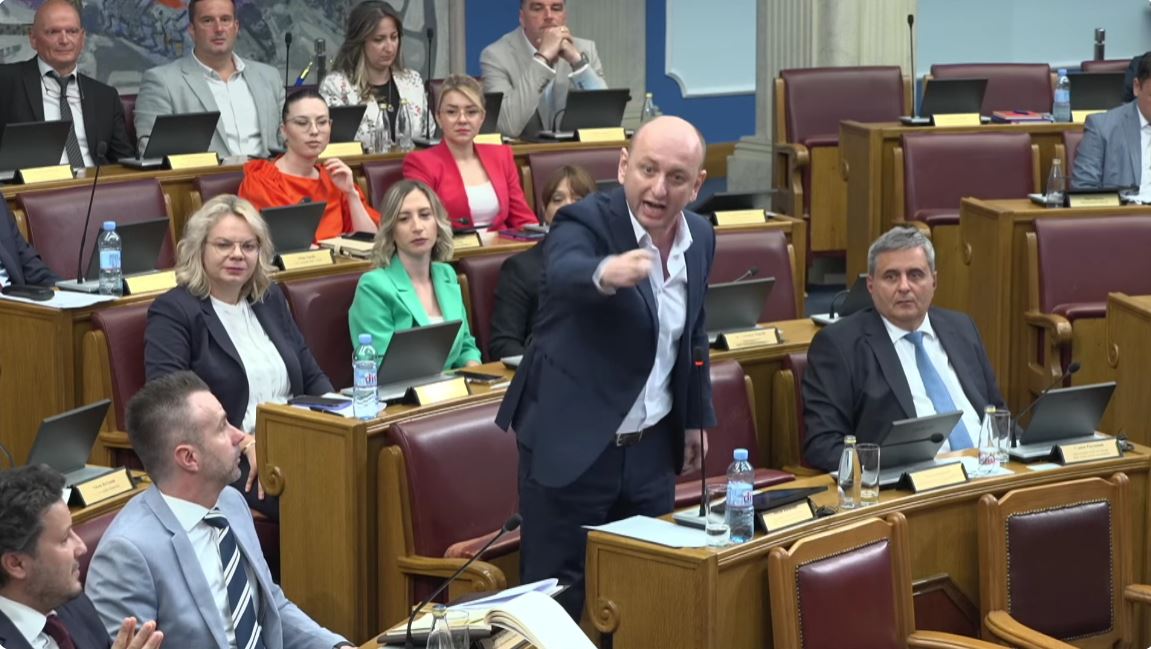 Oštar obračun Kneževića sa DPS i NVO u Skupštinu: Zvicer i Milović su vam obezbijedili više para 2020. godine nego za referendum koji ste isto pokrali
