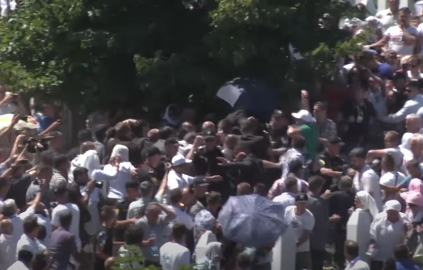 DEVET GODINA OD POKUŠAJA UBISTVA VUČIĆA U SREBRENICI: Za ovaj zločin niko nije odgovarao! (VIDEO)