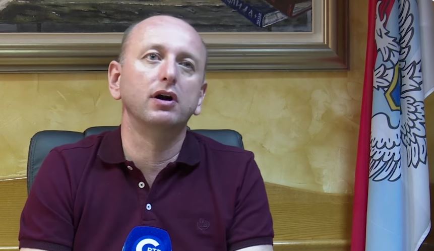 Knežević: Bajden nas u pampers pelenama gura u treći svjetski rat
