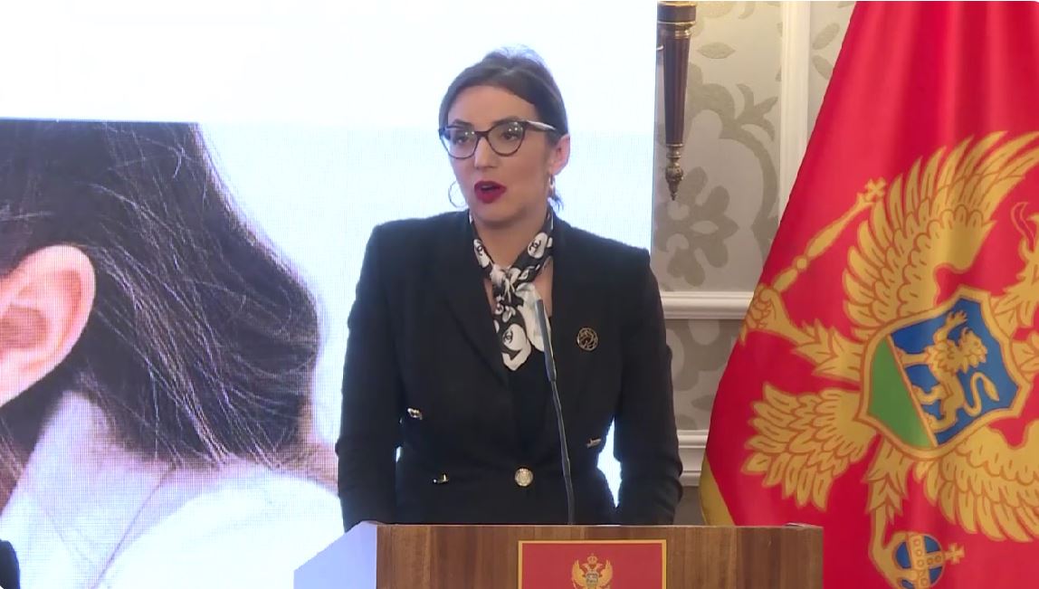 Zbog starih praksi DPS-a i SD-a nastao haos! Jakšić Stojanović: Obrazovnom sistemu prijeko potrebna depolitizacija