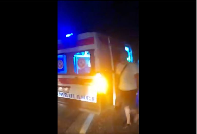 ZAPALIO SE AUTOBUS PUN DJECE: Troje završilo u bolnici, ostale evakuisali građani (VIDEO)