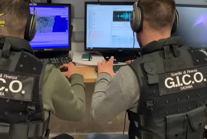 UMJESTO RIBE IZVUKLI POLA TONE KOKAINA! Policija sve nadgledala iz špijunskog aviona, među uhapšenima jedan Srbin (VIDEO)