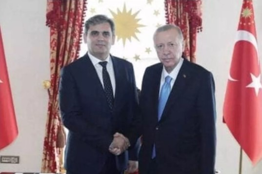 Dvostruki aršini: Ne smeta kad Ervin ne ponese crnogorsku zastavu prilikom posjete Erdoganu, ali smeta kad se Budimir Aleksić slika pored trobojke