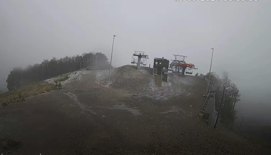 U Hrvatskoj pao snijeg: Upaljeni svi meteoalarmi na Jadranu (VIDEO)
