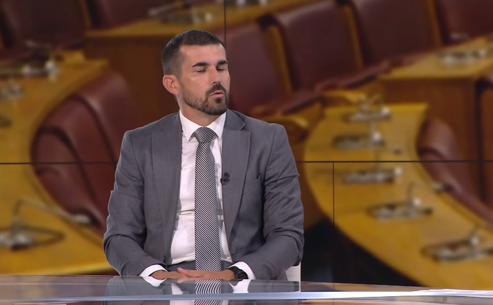 Nnezić (SD): Zastava da se vrati na svoje mjesto, inače nećemo dozvoliti održavanje sjednica