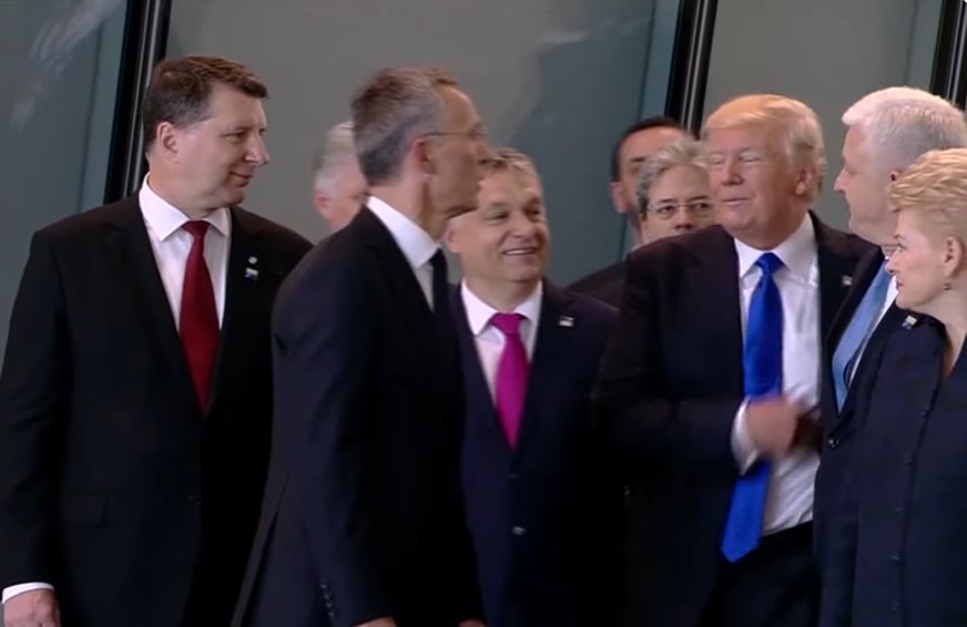 Kako je američki predsjednik svojevremeno „ćušnuo“ Duška Markovića: Pogledakte kako je izgledao jedan od kultnih Trampovih momenata