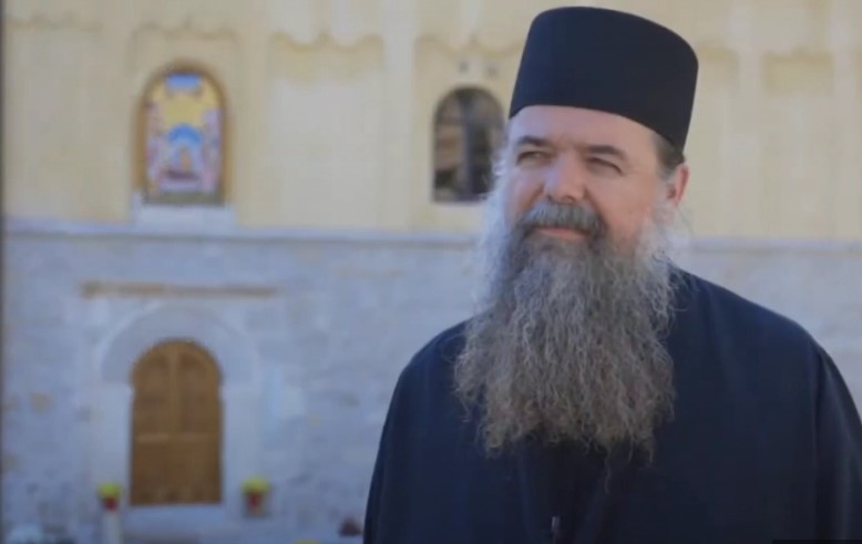 Arhimandrit Petar: Ne trebaju nam nemiri, podjele i ulične revolucije, od toga nam sigurno neće biti bolje