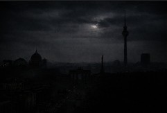 KO JE UGASIO BERLIN? Grad paralisan, vlasti nude milion za bilo kakav trag