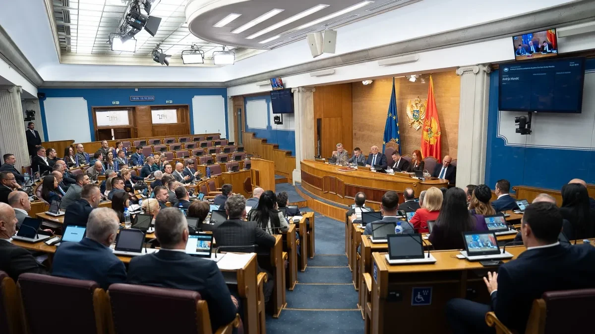 BORBA: Crnogorski poslanici pristali na hrvatski ultimatum, državno dostojanstvo žrtvovano zbog imena bazena