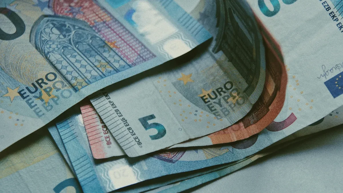 Objavljen zvanični kurs dinara: Evo koliko danas vrijede evro i dolar