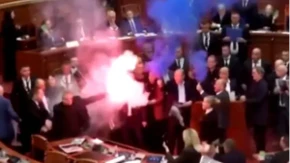 HAOS U ALBANIJI: Opozicija blokirala parlament, gorjele baklje - Rama odbija ostavku i poziva studente na razgovor!