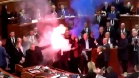 HAOS U ALBANIJI: Opozicija blokirala parlament, gorjele baklje - Rama odbija ostavku i poziva studente na razgovor!