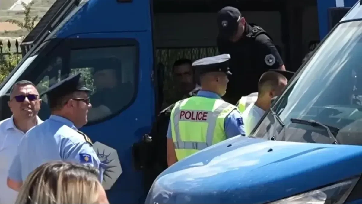 KURTI UDARIO NA SRBE TOKOM NOĆI! Zatvoreni lokali u Zvečanu i Kosovskoj Mitrovici, gosti istjerani napolje!