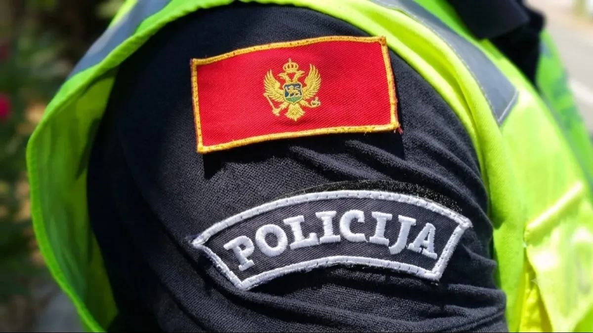 Policajac uhapšen zbog 40 eura mita: Sve snimila kamera na kacigi britanskog motocikliste