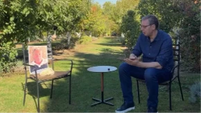 Vučić postavio praznu stolicu za Srdanovića i „kamen za kupus“: O razvoju sjevera možemo razgovarati, o federalizaciji nema pregovora