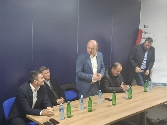 BESKOMPROMISNA BORBA ZA SRPSKI JEZIK, TROBOJKU I DVOJNO DRŽAVLJANSTVO! Beranci snažno podržali Kneževića i inicijative DNP-a