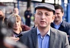 KNEŽEVIĆ PORUČIO ČARAPIĆU: Jesi li ti s Milom ili je i to AI? (FOTO)