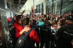 BRUKA EVROPSKE UNIJE: Neviđen ustašluk u Zagrebu! Ministri slavili uz Tompsona i „Za dom spremni“ na dočeku rukometaša