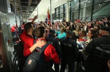 BRUKA EVROPSKE UNIJE: Neviđen ustašluk u Zagrebu! Ministri slavili uz Tompsona i „Za dom spremni“ na dočeku rukometaša