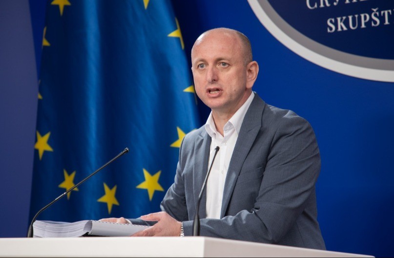 NOVI SKANDAL TRESE VLADU: Knežević prozvao Spajića za namještanje koncesija - "Neko je uzeo pare!"