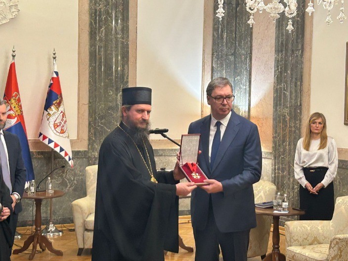 VELIKO PRIZNANJE IZ KRAJINE: Episkop Sergije uručio orden Aleksandru Vučiću, poruka da je Srbija uz svoj narod
