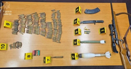 PRETRESI NA SJEVERU: Oružje, municija i opijati pronađeni u Andrijevici i Rožajama (FOTO)