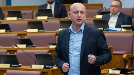 TVRDO I JASNO: Knežević - Ako bih trebao da biram da budem prijatelj Aleksandra Vučića ili pudlica Andreja Plenkovića kao Vi, biram Vučića - a Vi samo nastavite da mašete repom