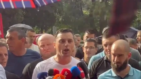 NE SAVIJA KIČMU: Direktor škole u Plužinama odbio da koristi sporni logo