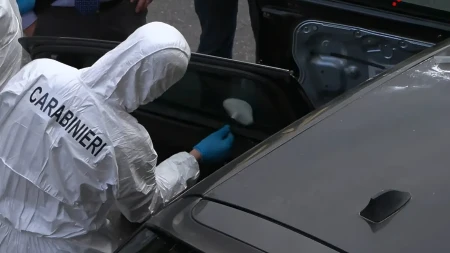 HOLIVUDSKA PLJAČKA U NAPULJU: Razbojnici kroz kanalizaciju pobjegli sa taocima iz banke (VIDEO)