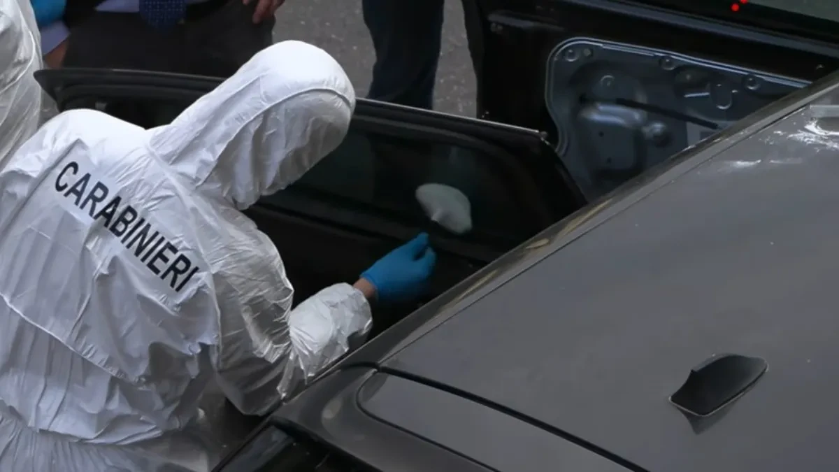 HOLIVUDSKA PLJAČKA U NAPULJU: Razbojnici kroz kanalizaciju pobjegli sa taocima iz banke (VIDEO)