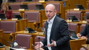 PRVO SAM MILA VIDIO SA TROBOJKOM: Knežević izazvao reakcije DPS-a u Skupštini