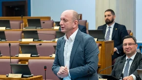 Žestok sukob u Skupštini: Knežević optužio Hutera za veze sa kavačkim klanom