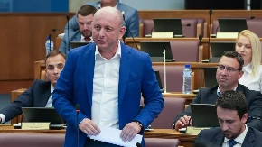 Knežević postavio pitanje vlasnicima „Dana“: Šta ako je nalogodavac Duškovog ubistva bio sa vama na slavlju?