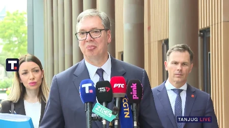 Vučić: Ako je nekome važnije rušenje i napad na policiju od investicija, neka nastave