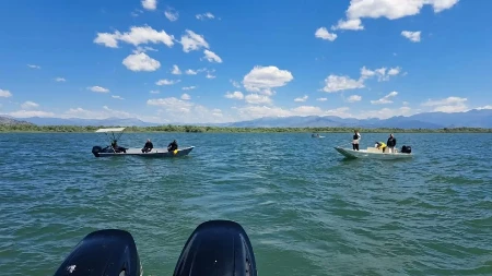 Potraga za nestalim nakon prevrtanja plovila na Skadarskom jezeru se nastavlja