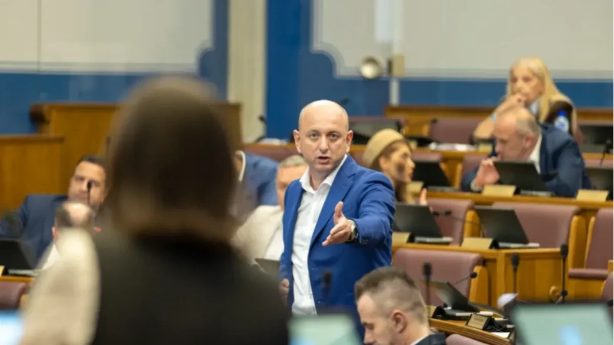 Knežević: 13. jula Zeta pod trobojkama, pozvao Krivokapića i Ibrahimovića da ih uklone