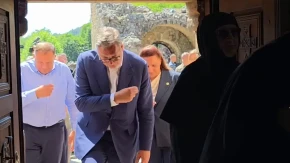 Vučić se poklonio moštima Svetog cara Lazara; Patrijarh Porfirije: Vidovdan nas poziva da se zagledamo u svoje srce