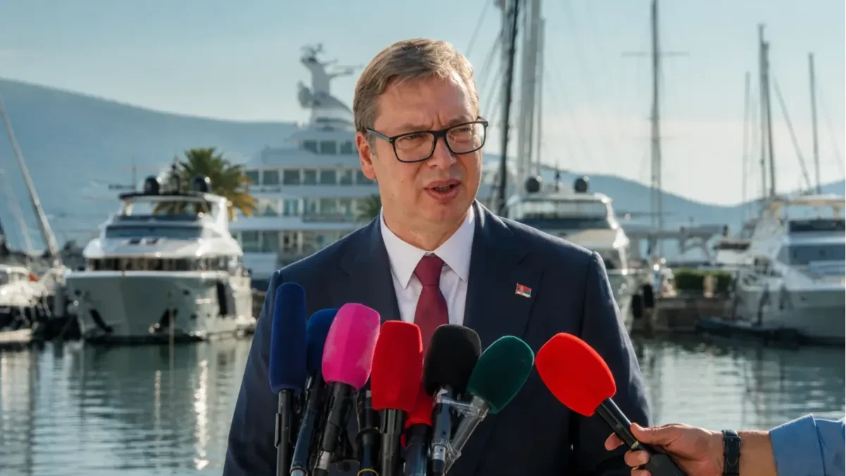 Vučić uzvratio iz Tivta: Nisu kriminalci momci sa transparentima, vođe kavačkog klana sjede u Crnoj Gori