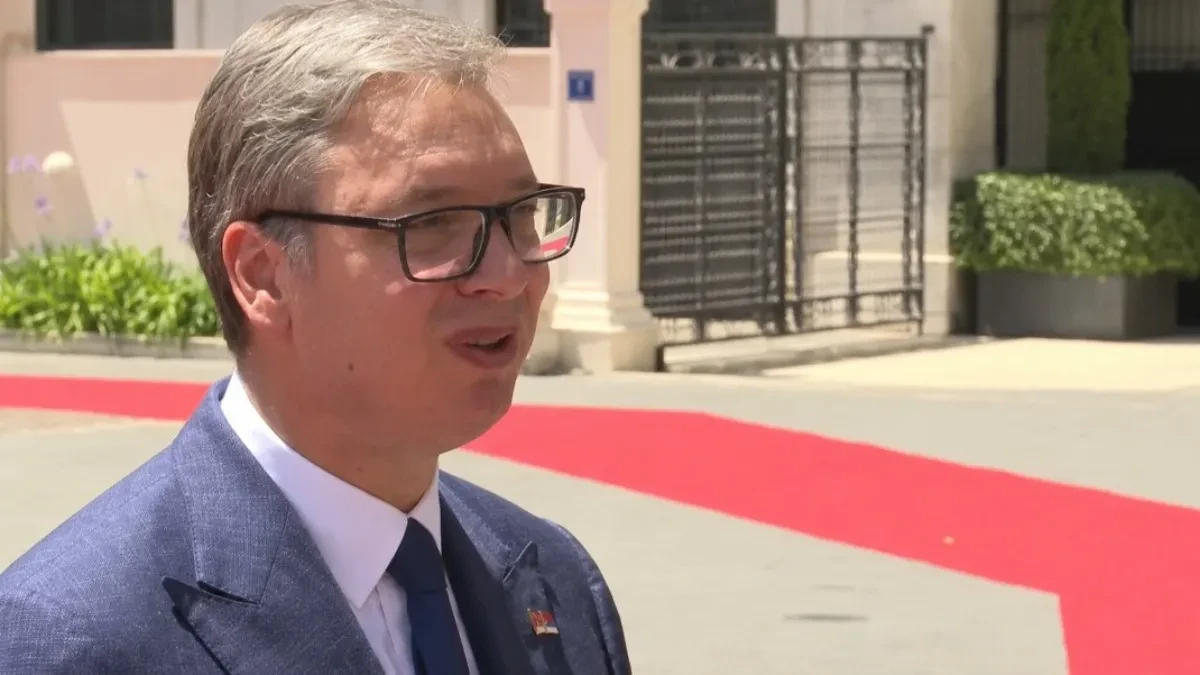 Vučić: Nisu bili problem kada su gasili požare u Crnoj Gori, a sada im brane ulazak