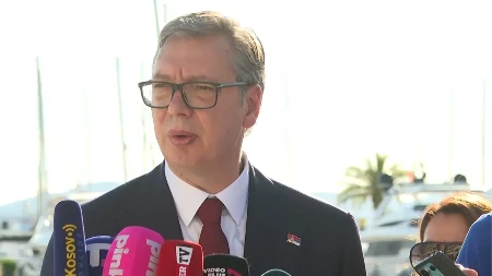 Tri boda u gostima: Vučić u Tivtu preuzeo inicijativu i promijenio politički narativ