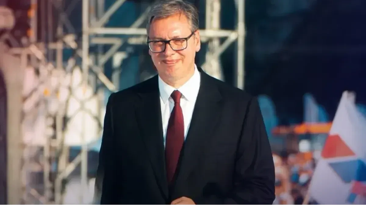 Vučić: Ne spuštam glavu ni pred kim, moja kičma se ne savija pred strancima