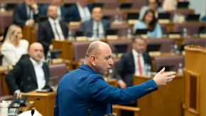 Žestok sukob Kneževića i Šaranovića u Skupštini: Ti si najveća bitanga u Parlamentu