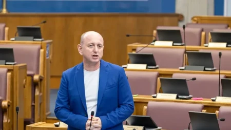 Knežević: “Moje dijete ne može da ima crnogorsko državljanstvo samo zato što je rođeno u Beogradu, a zagondžije i furundžije mogu”
