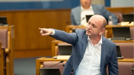 Knežević: Spajić se nije oglasio kad je meni zabranjen ulazak u Hrvatsku i na KiM, na zabrane Kovačeviću i Vranešu, na prebijanje crnogorskih mladića na Gazimestanu