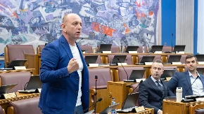 Knežević razobličio premijera: Meni je Vučić dao orden, a vama partiju, logistiku i infrastrukturu
